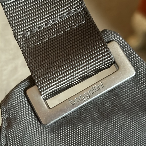 Baggallini Hailey Charcoal Crossover Bag - Picture 7 of 10